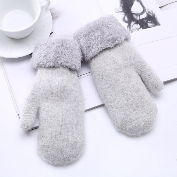Accessories - Womens Wool Mittens